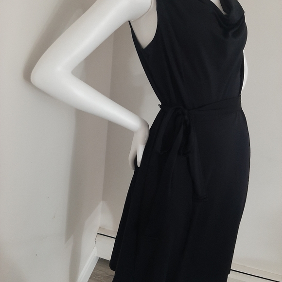 Dresses - Picture 2 of 10